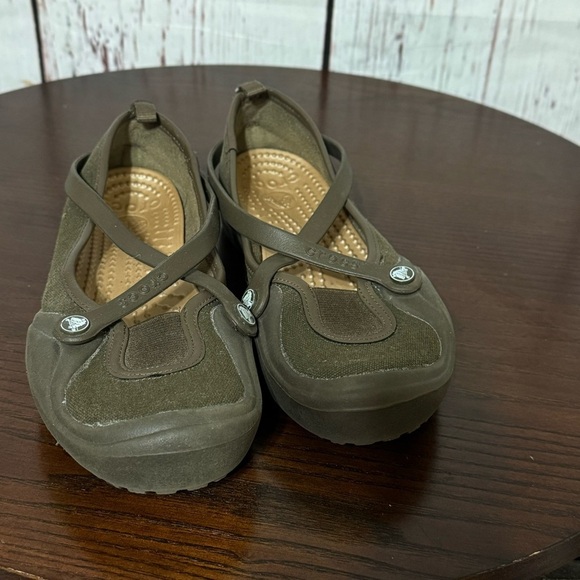 CROCS women’s loafer flats in chocolate brown color size 6 removable insole GUC - Picture 9 of 15